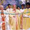 Il nostro vescovo Rt. Rev. Msgr. John Mulagada sta inaugurando la nuova parrocchia di Ponnamanda il 28 giugno 2005. Questa &egrave; il 15&deg; centro missionario di Conaseema (vecchia Amalapuram) e la 4&deg; bipartizione della parrocchia di Razole (lettera del 12.8.2005).
